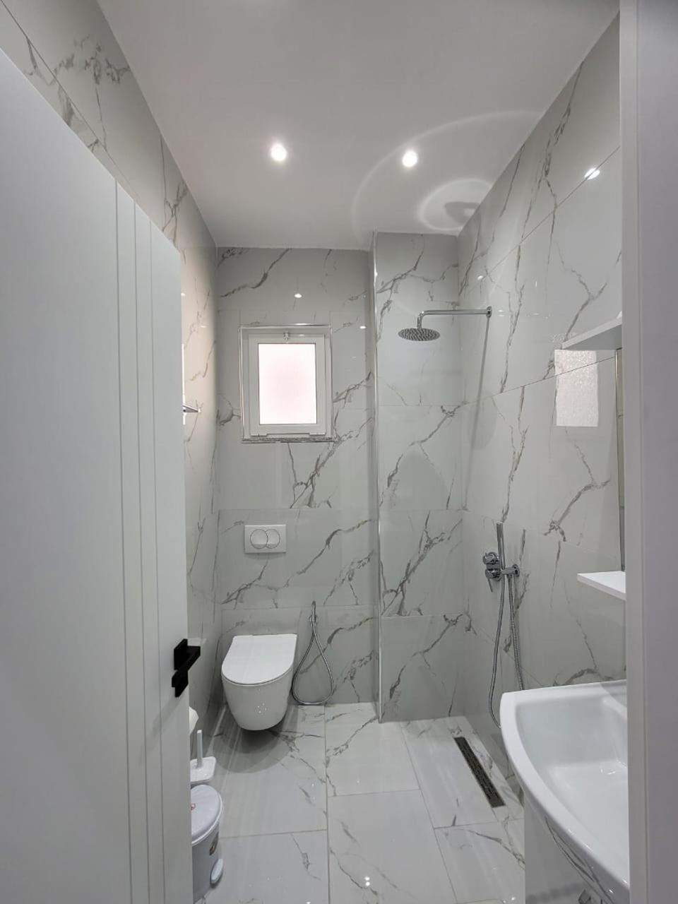 Luxury Room'S By Lika Sarandë エクステリア 写真